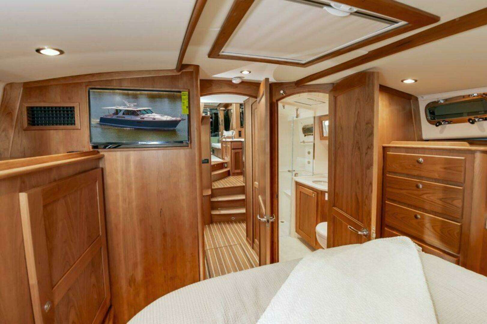 2026 Sabre 43 Salon Express - Image 41