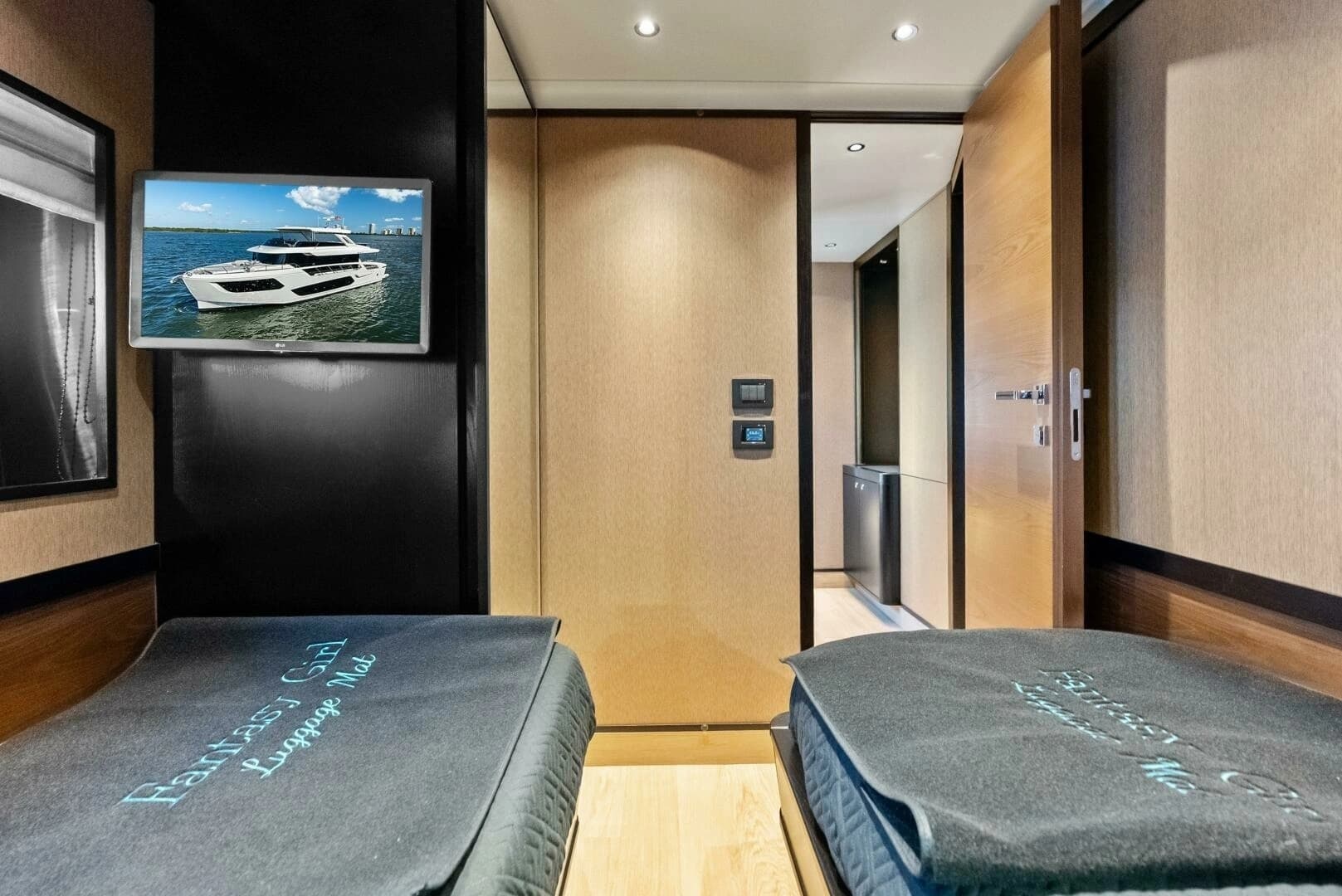 2025 Absolute 75 Navetta - Image 30