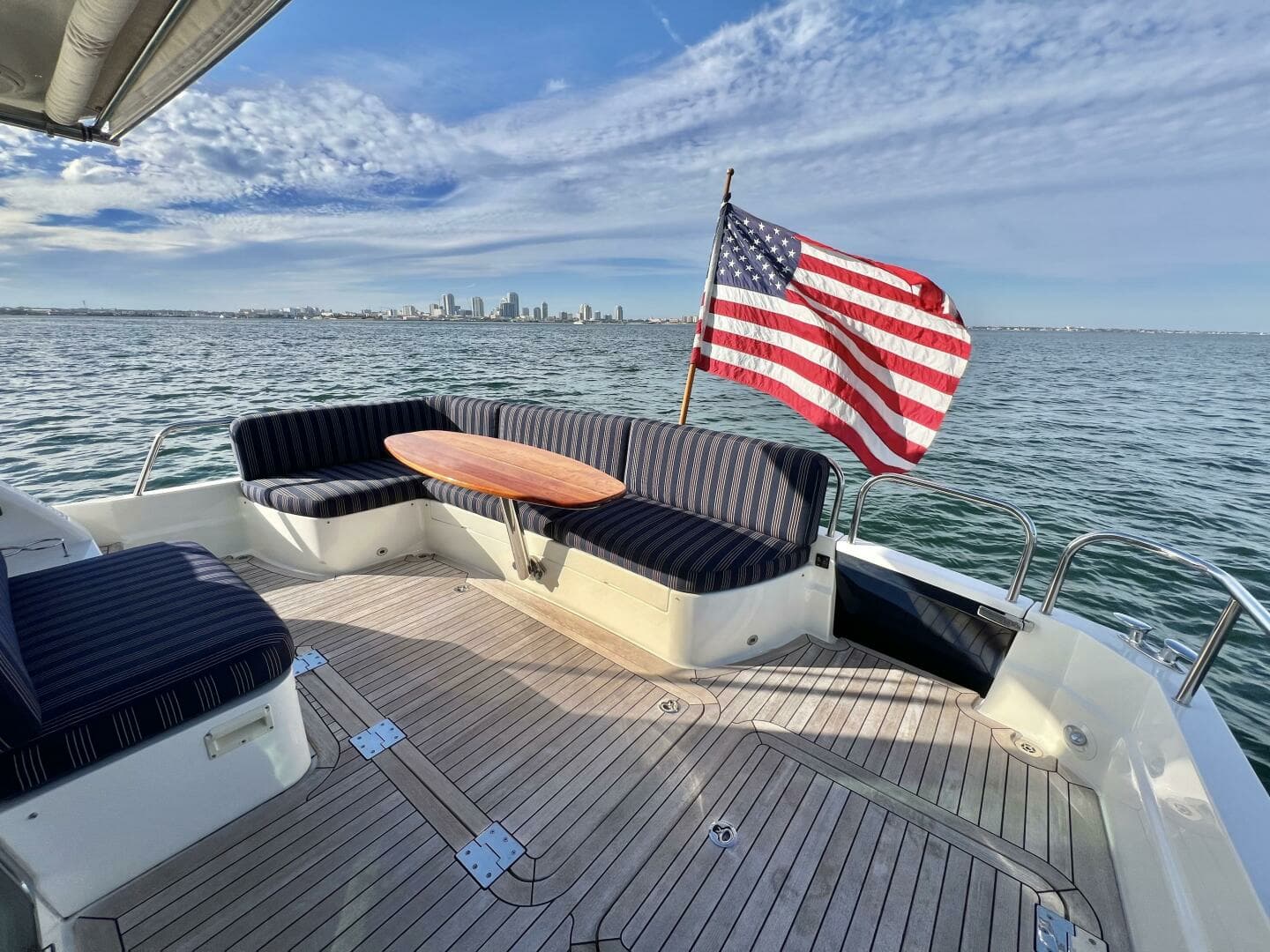 2017 Sabre 48 Salon Express - Image 7