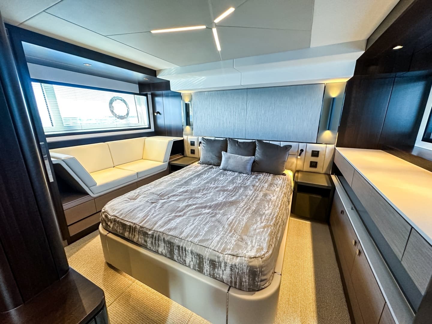 2024 Sunseeker 55 Manhattan - Image 53