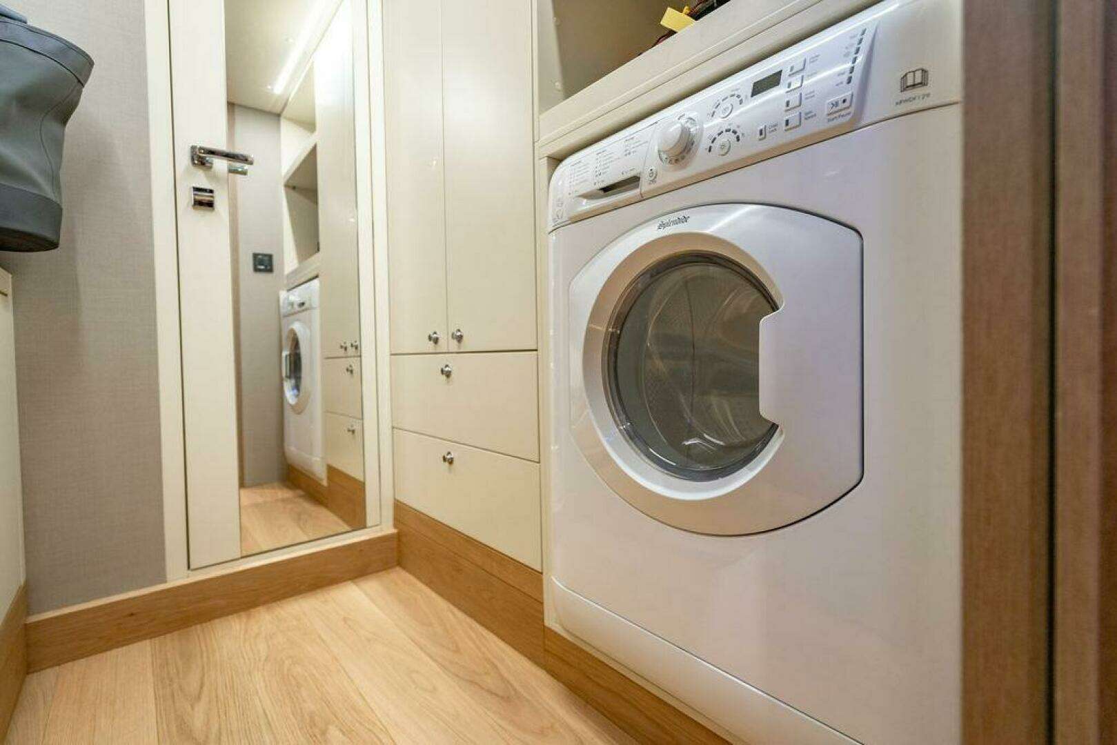2023 Absolute 64 Navetta - Image 46