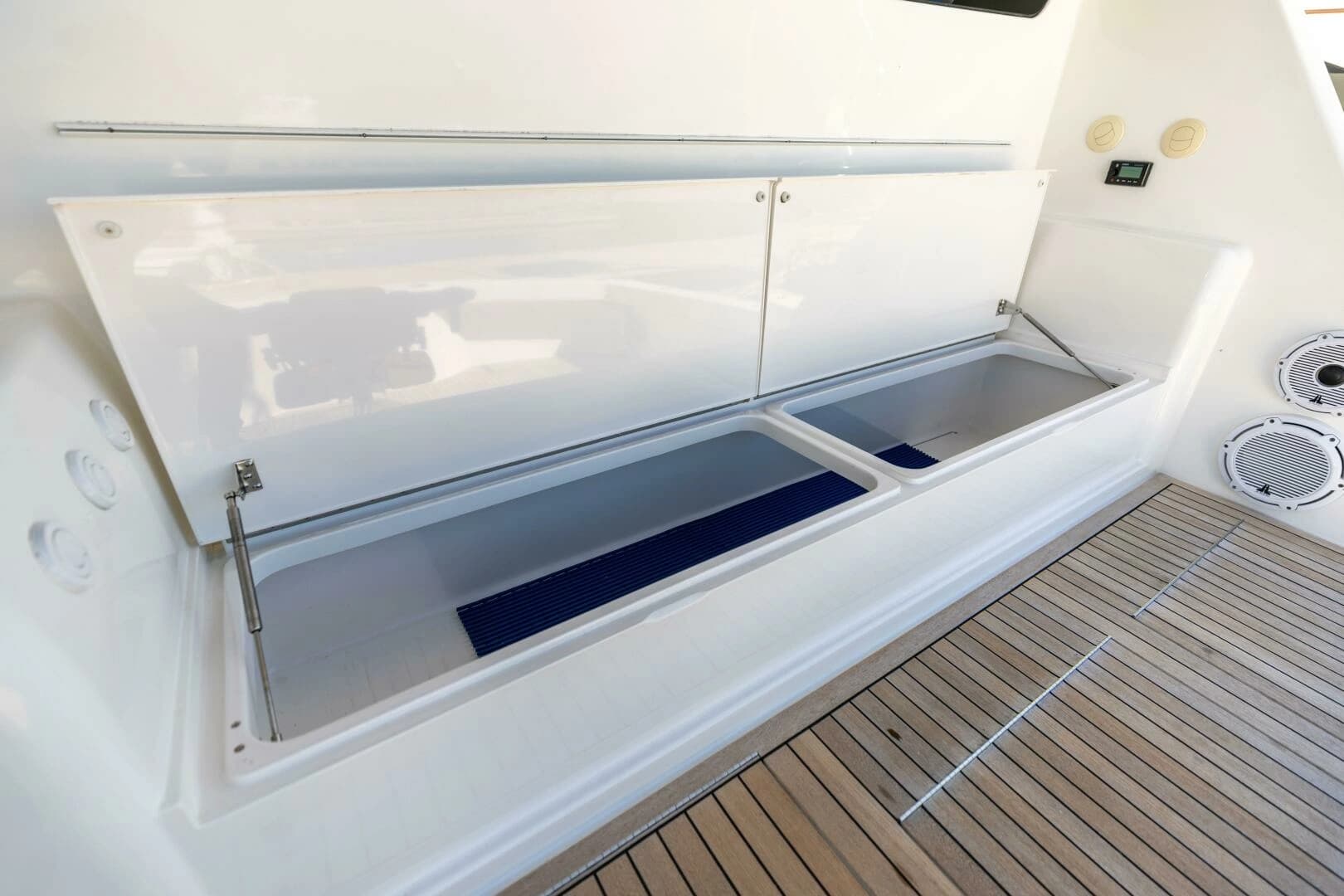 2013 Viking 76 Convertible - Image 76
