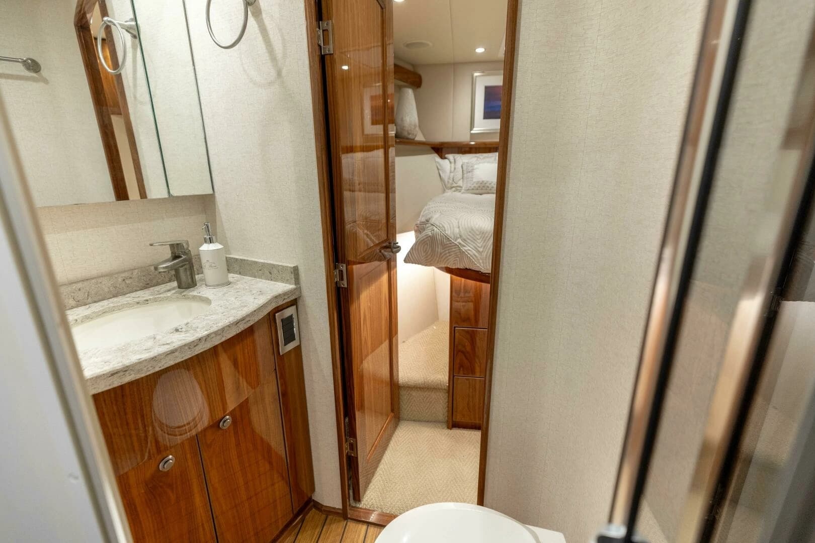 2020 Viking 62 Convertible - Image 28
