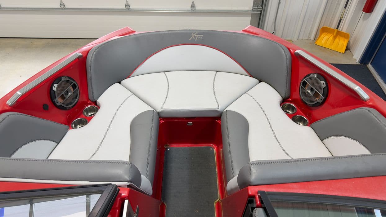 2019 MasterCraft XT20 - 16