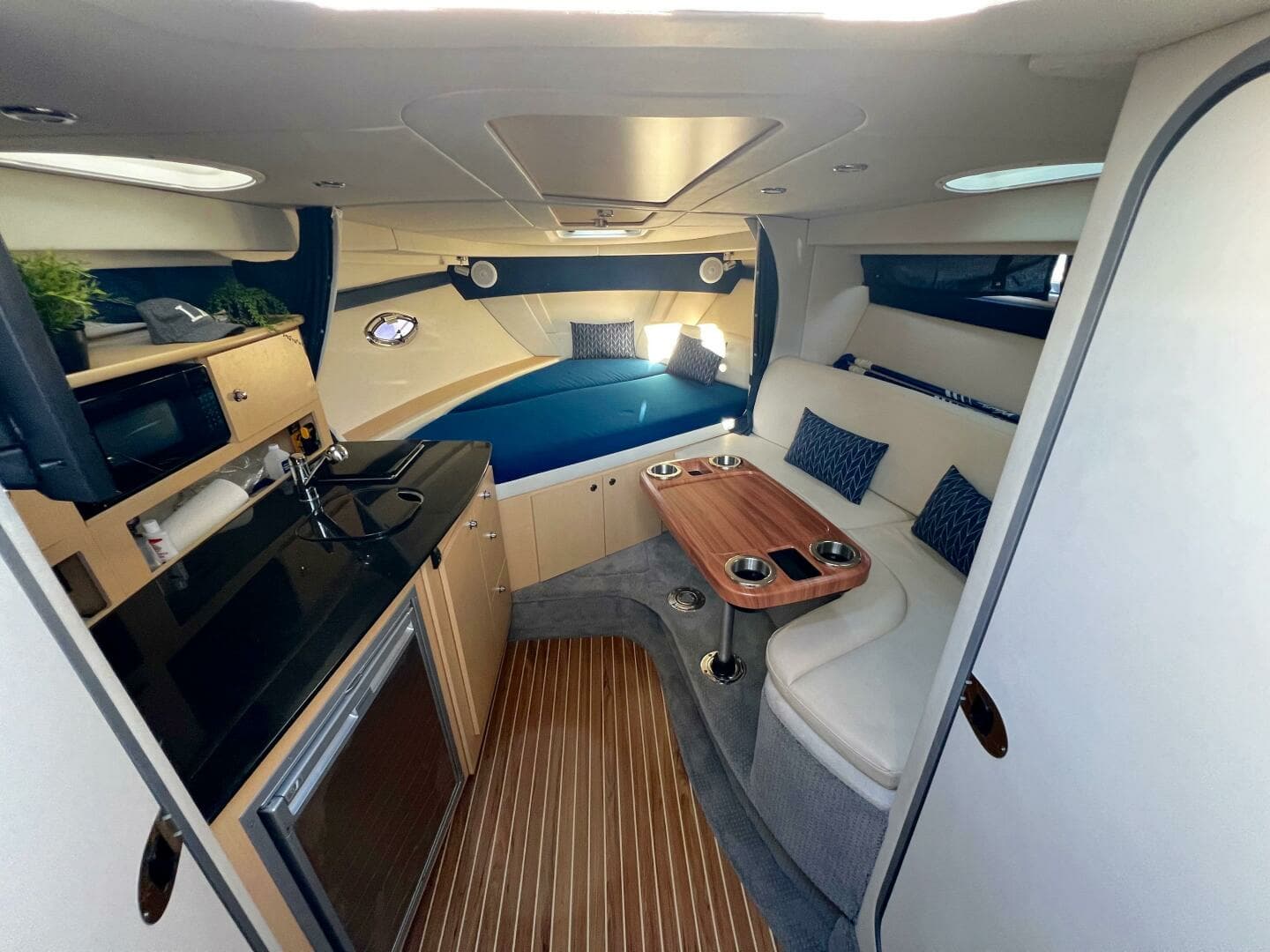 2012 Bayliner 335 - Image 33