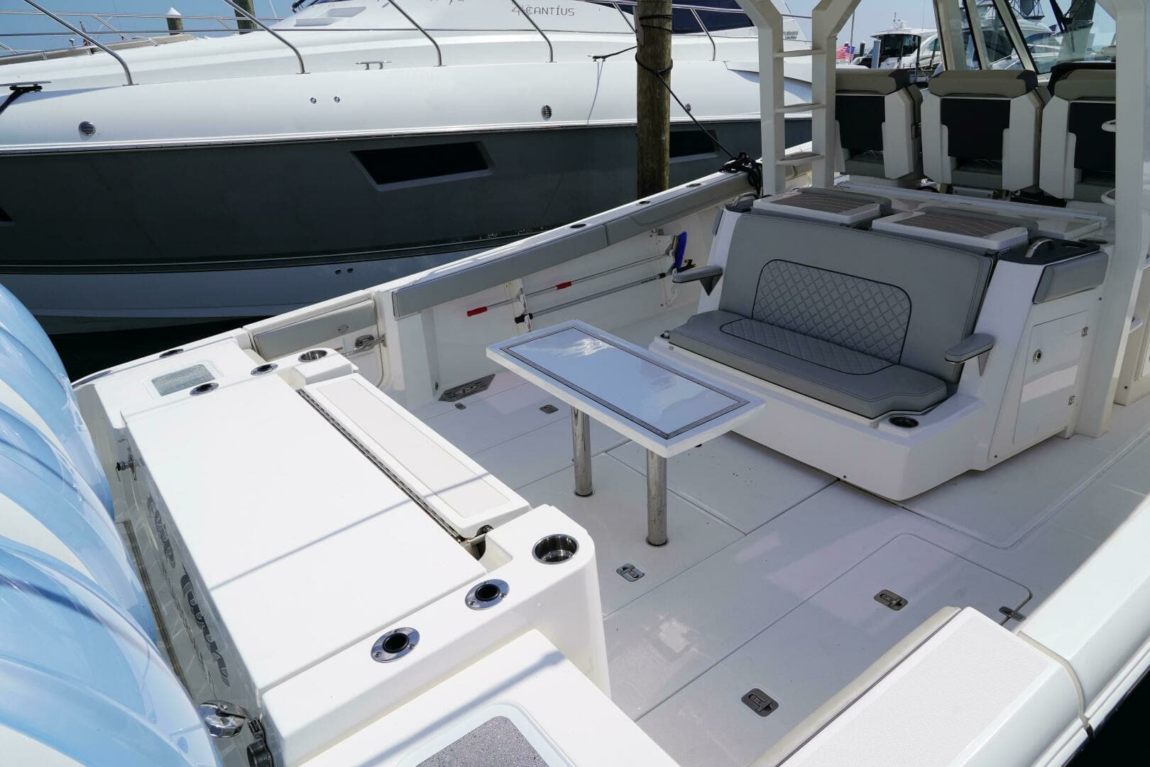 2022 Pursuit 428 - Image 4