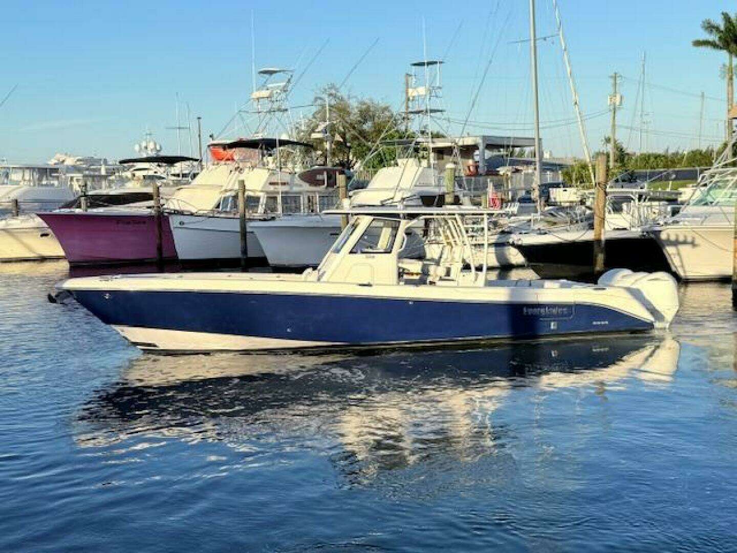 2014 Everglades 355 Center Console - Image 4