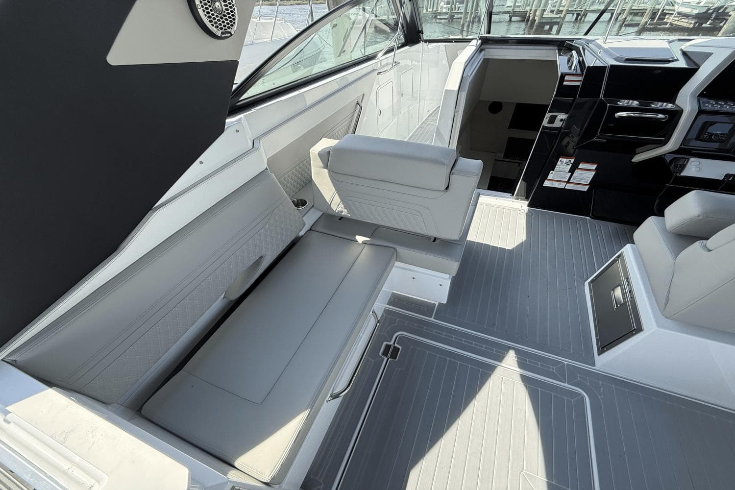 2026 Cruisers Yachts 34 GLS OB - 14