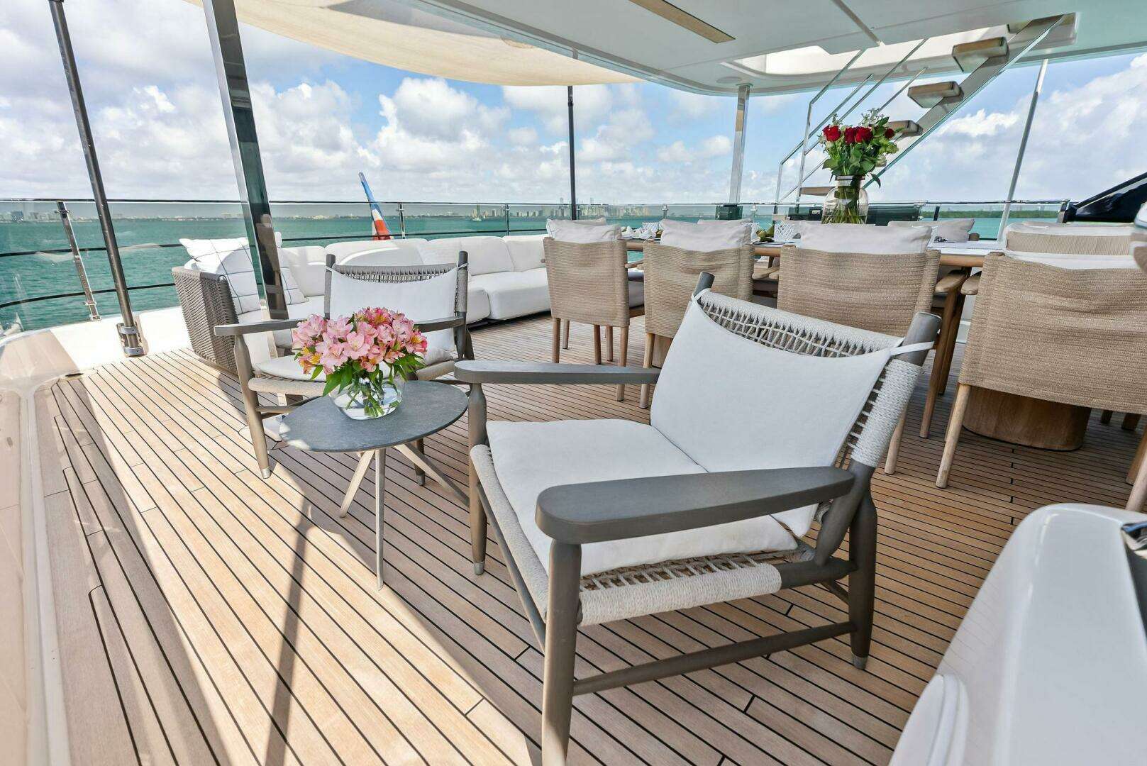 2023 Custom Line 33 Navetta - Image 23