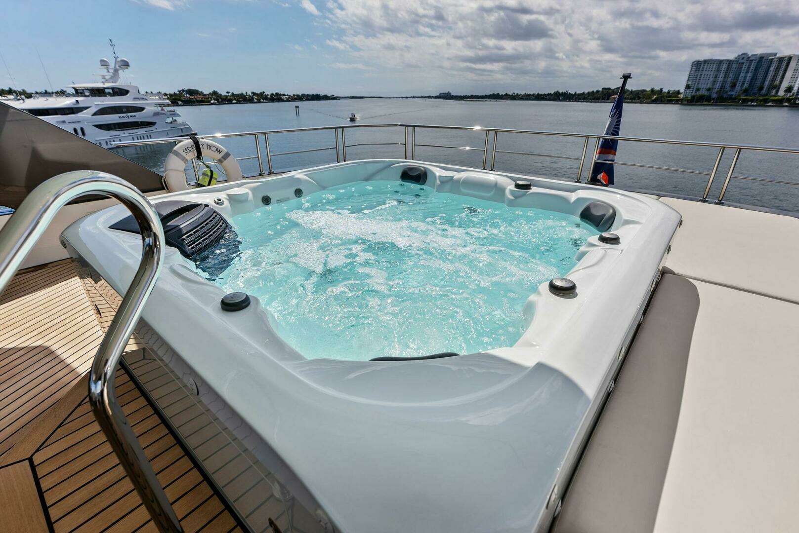 2024 Ocean Alexander 35 Revolution - Image 10