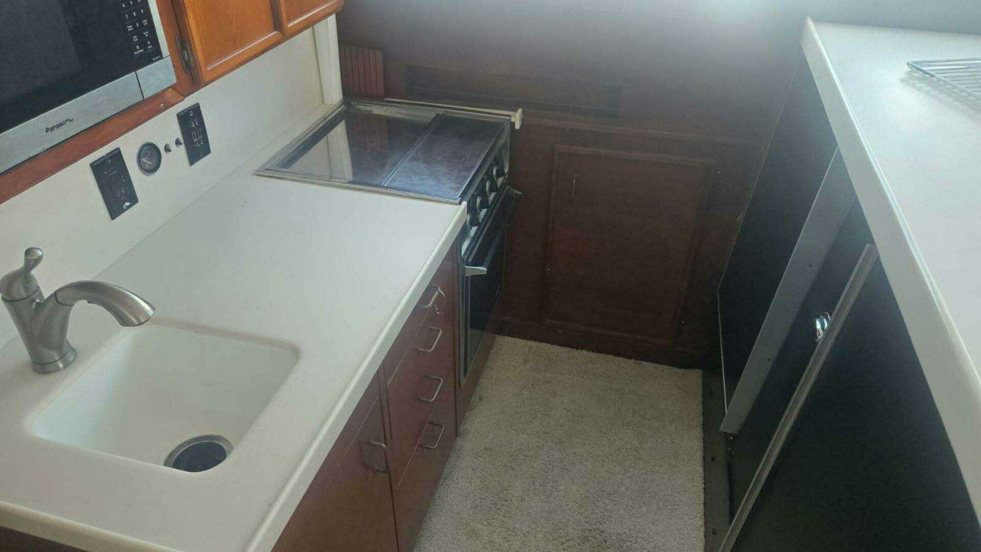 1984 Ocean Yachts — - Image 13