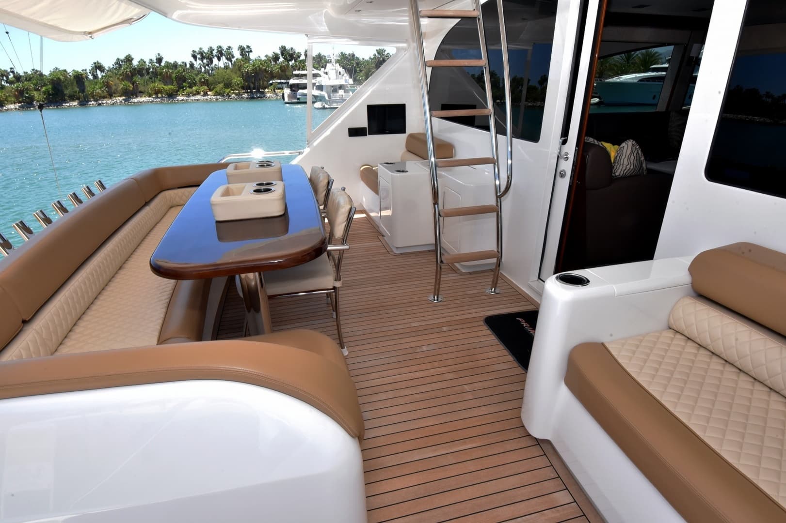 2024 Viking 90 Skybridge - Image 12