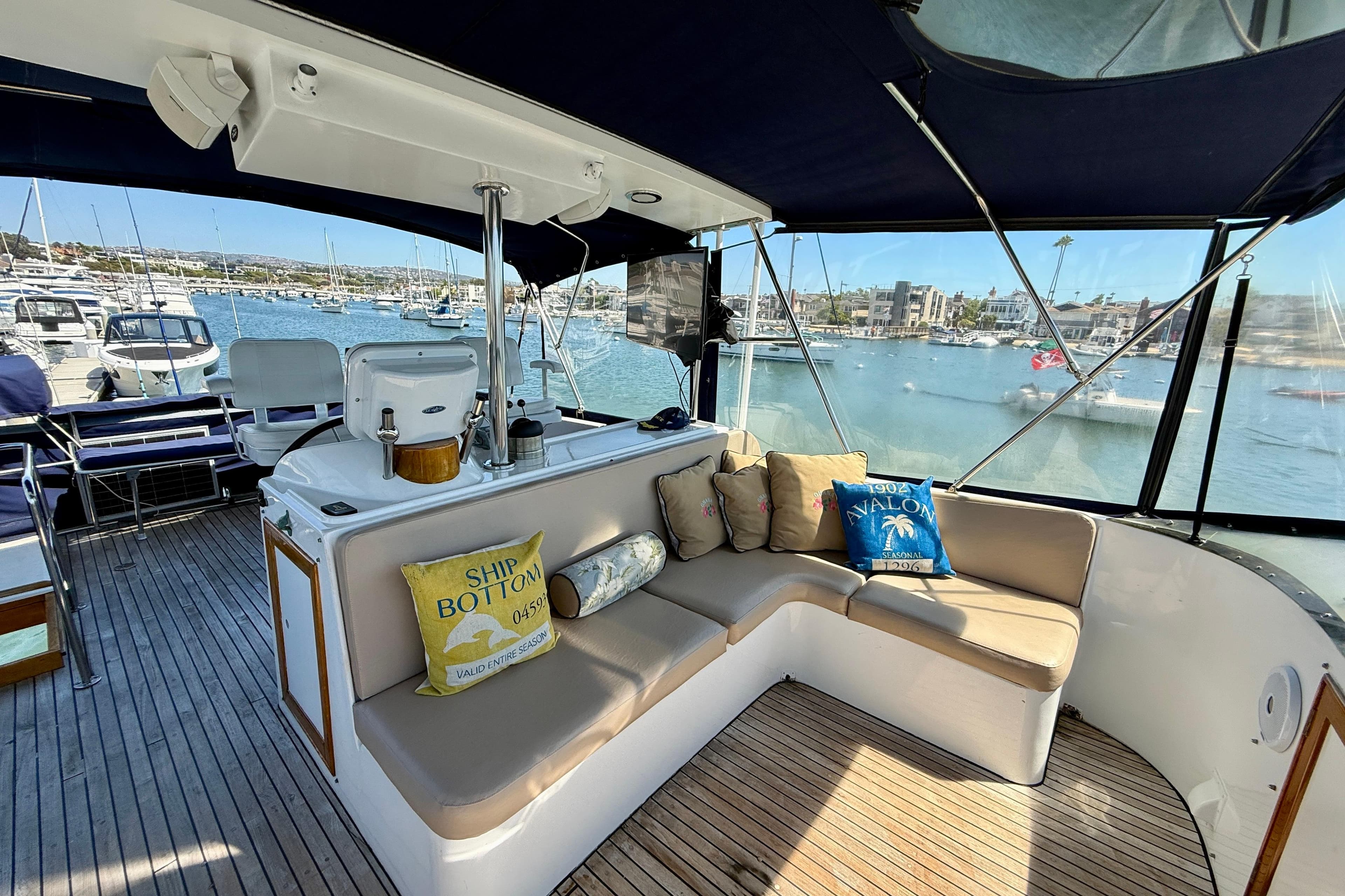 Luxurious 1991 Kong & Halvorsen Island Gypsy yacht interior with comfortable seating and scenic marina view.