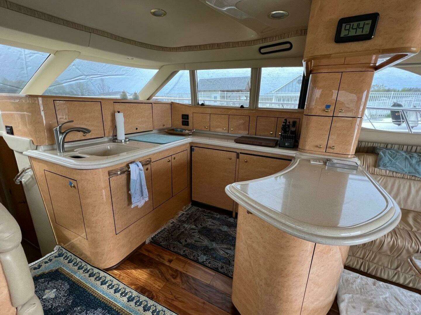 1999 Sea Ray 560 Sedan Bridge - Image 8