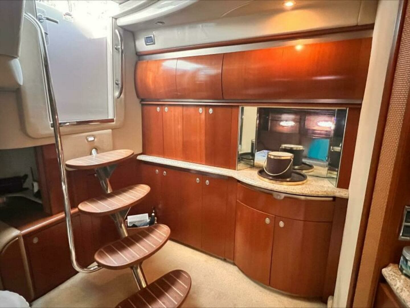 2005 Sea Ray 500 Sundancer - Image 13