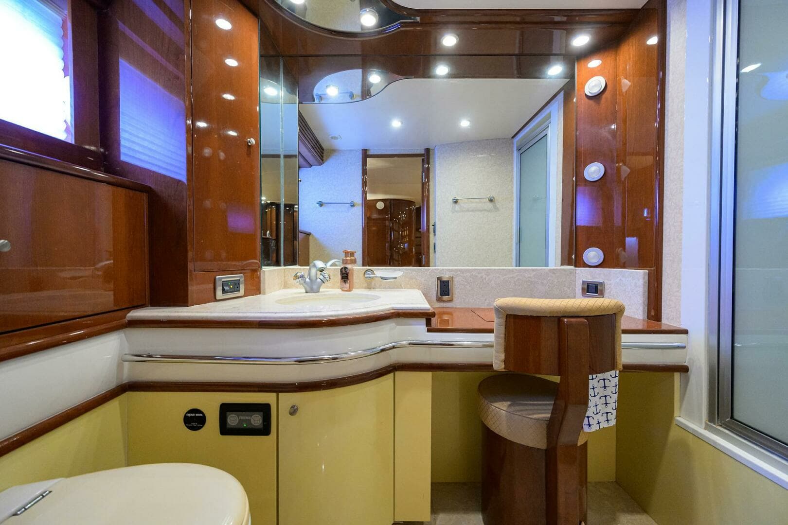 2005 Marquis 65 Motor Yacht - Image 21