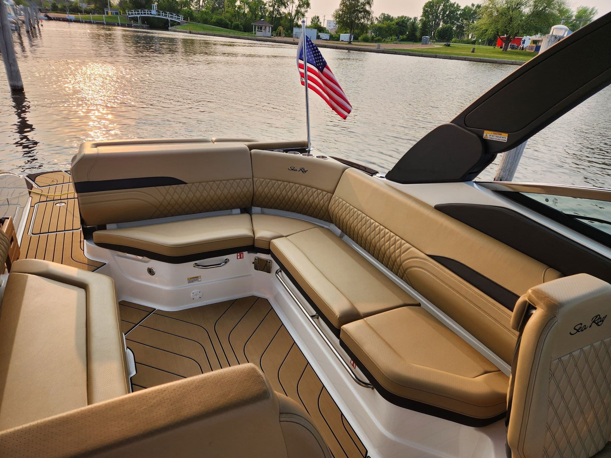 2025 Sea Ray SLX 280 - 13