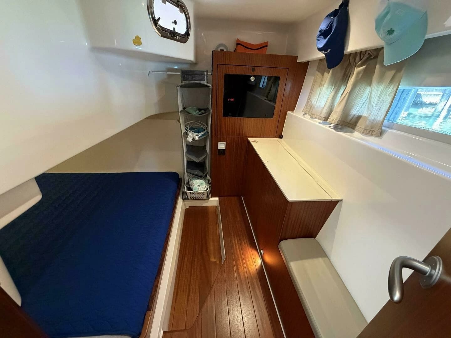 2014 Pursuit SC 365i - Image 16