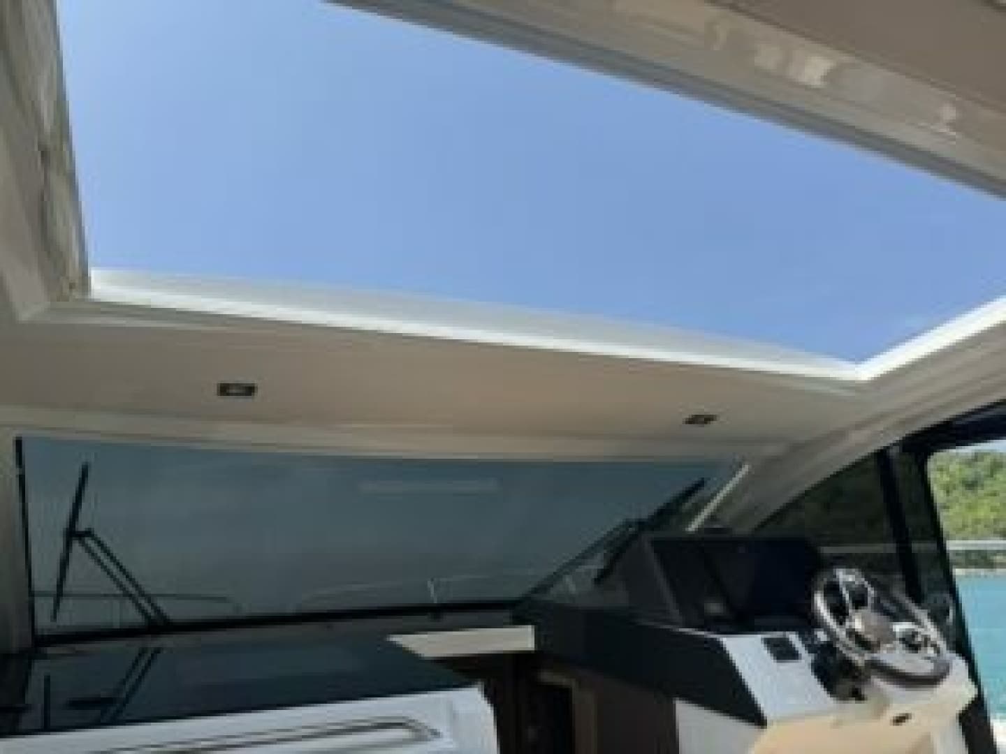 2023 Sealine SC335 - Image 7