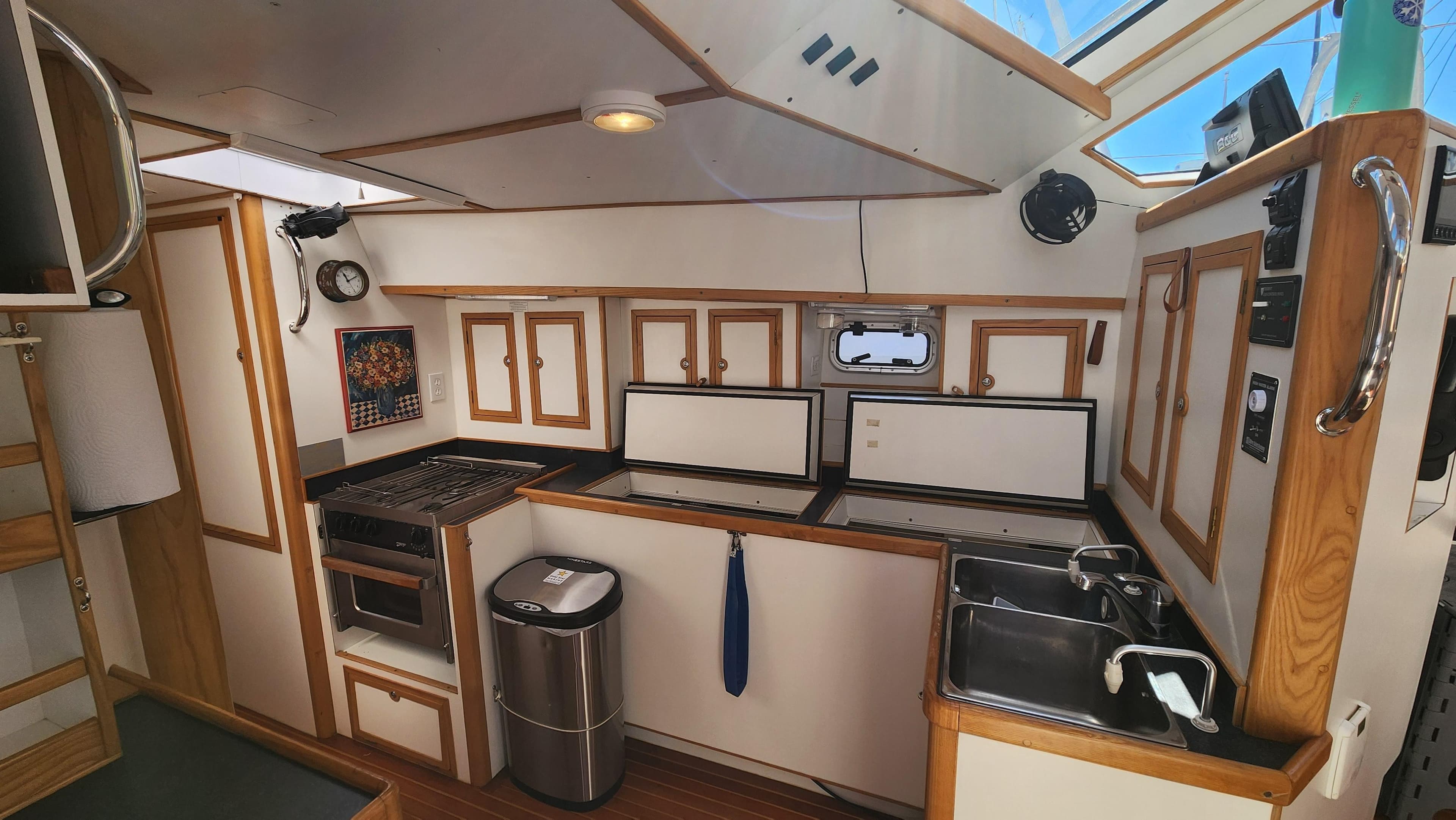 Interior of 2004 Dudley Dix Jacobs Bros 43 Pilot yacht, featuring a modern kitchen setup.