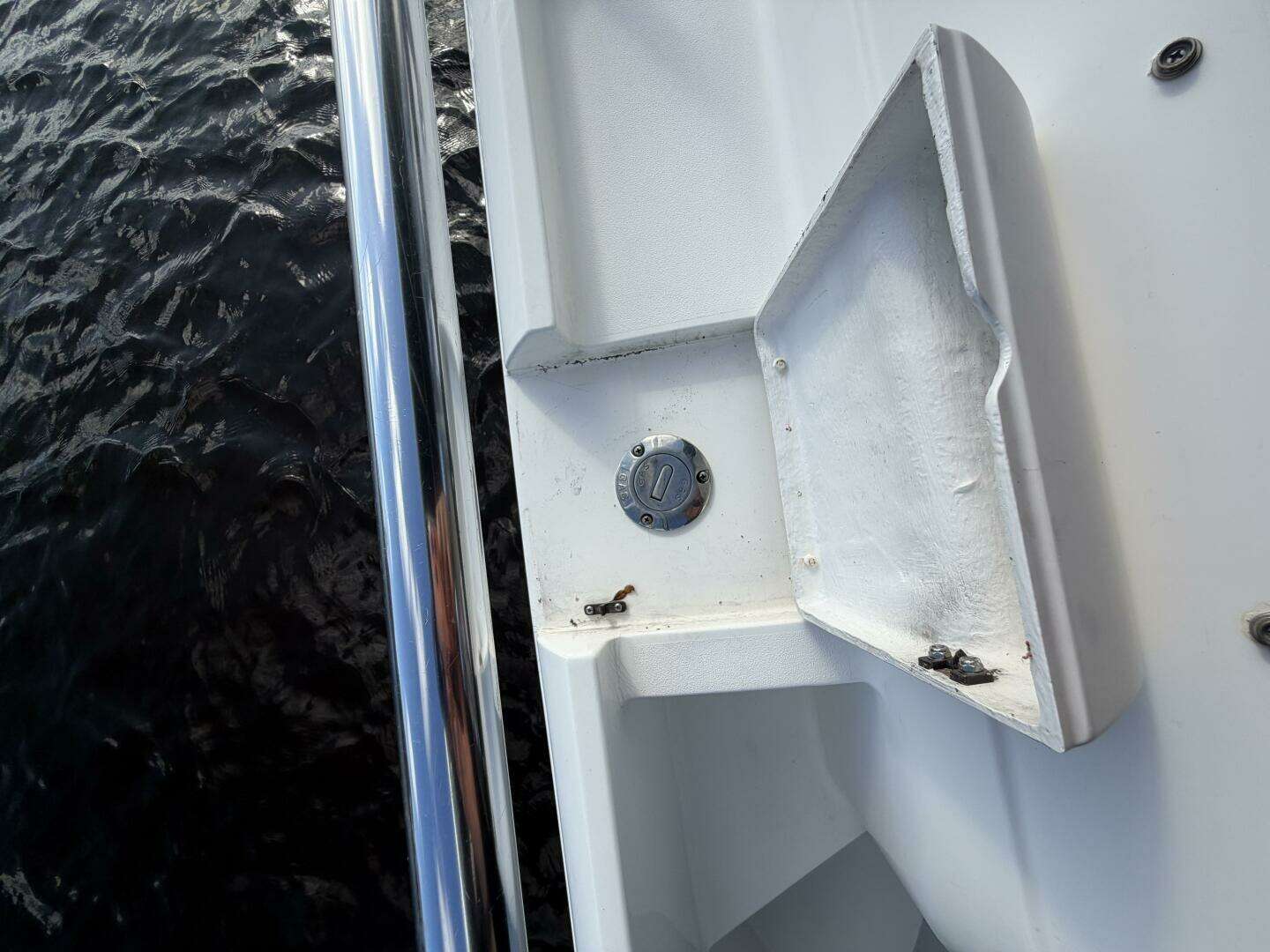 2003 Intrepid 310 - Image 44