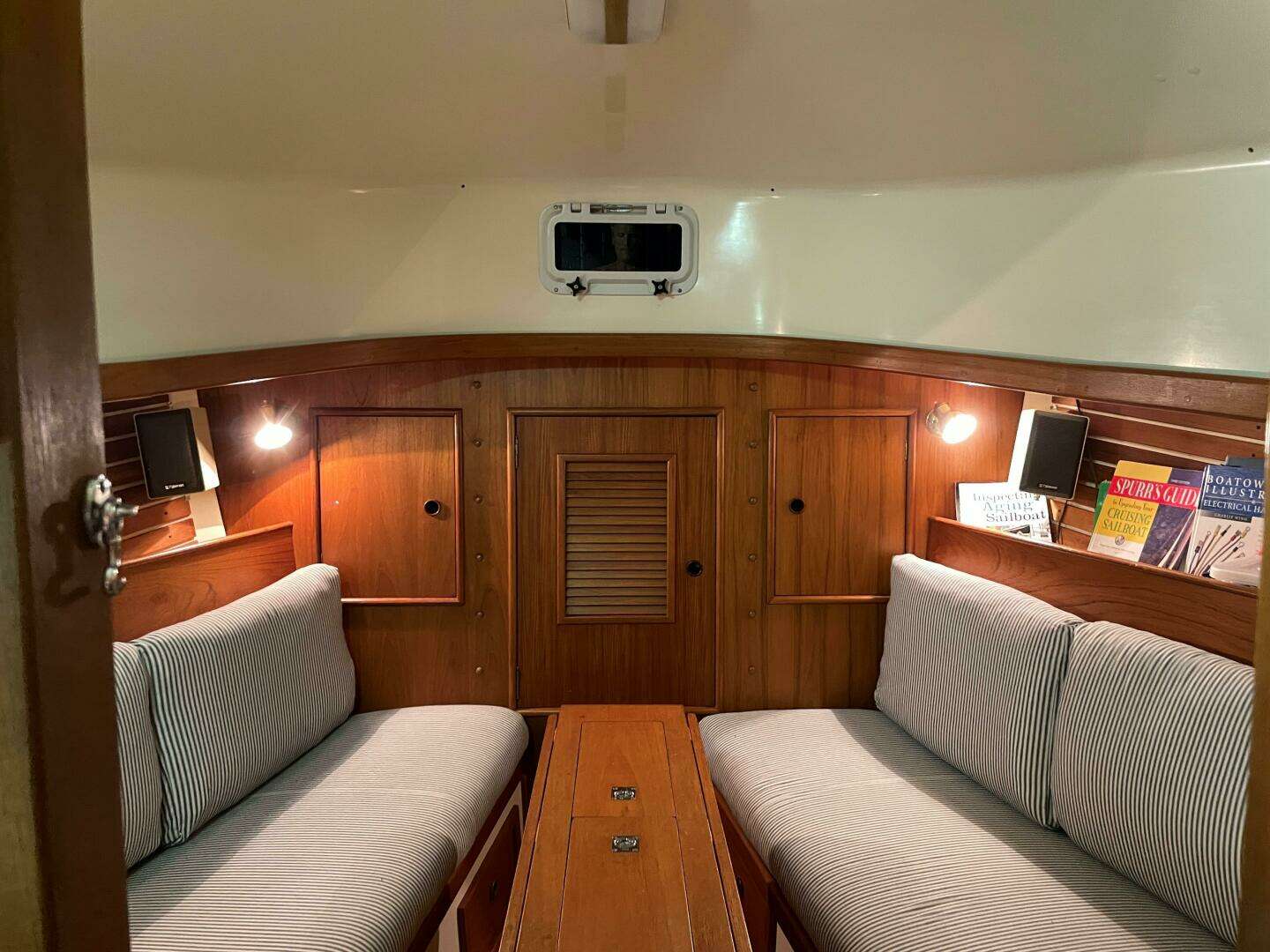 1984 Hinterhoeller Nonsuch 26 - Image 57