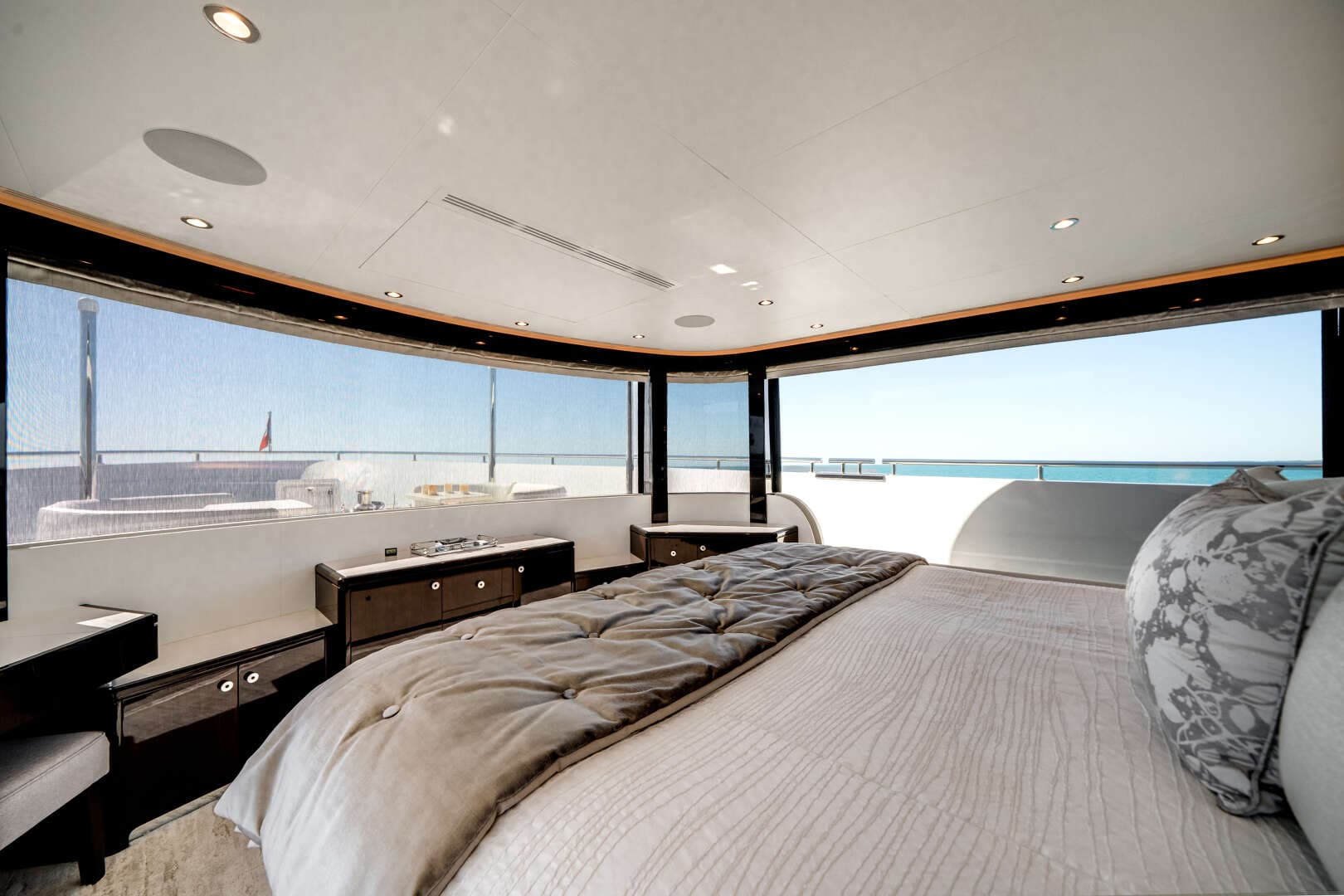 2022 Ocean Alexander 37L - Image 48