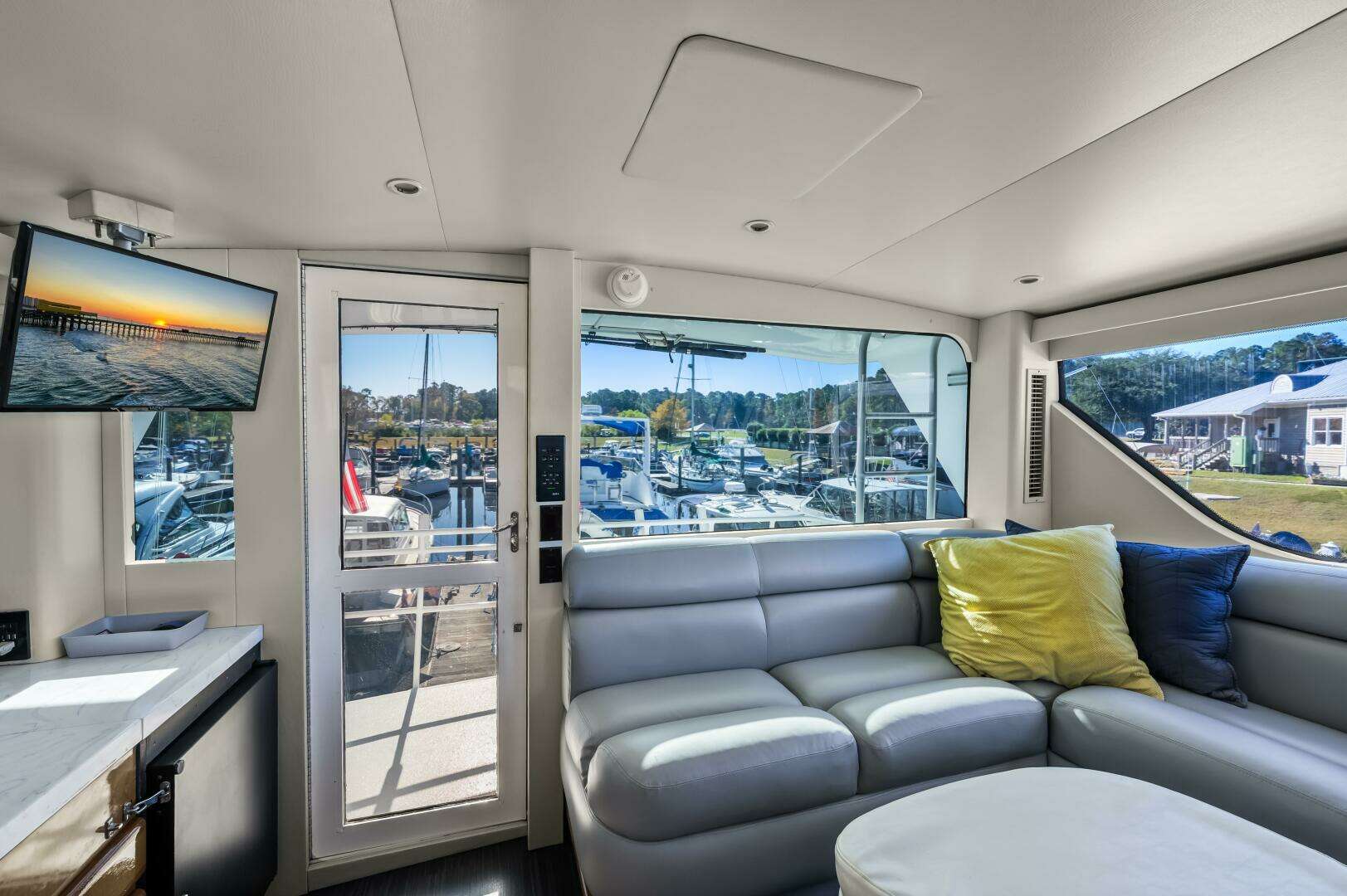 1999 Viking 58 Enclosed Flybridge - Image 21