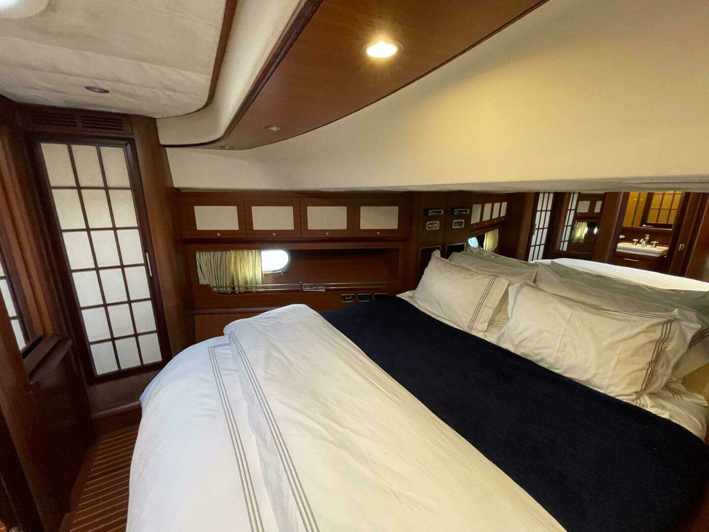 2006 Mochi Craft 74' Dolphin - Image 63