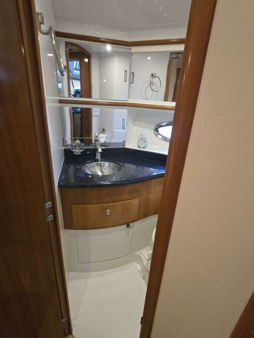 2002 Carver 444 Cockpit Motor Yacht - Image 55
