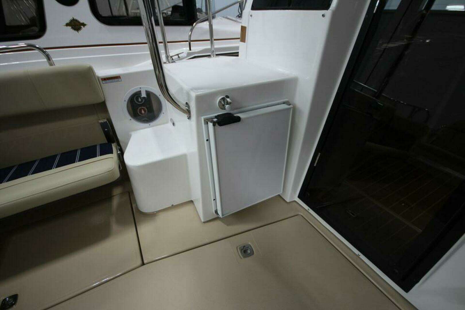 2026 Ranger Tugs R-29 Sedan Luxury Edition - Image 17