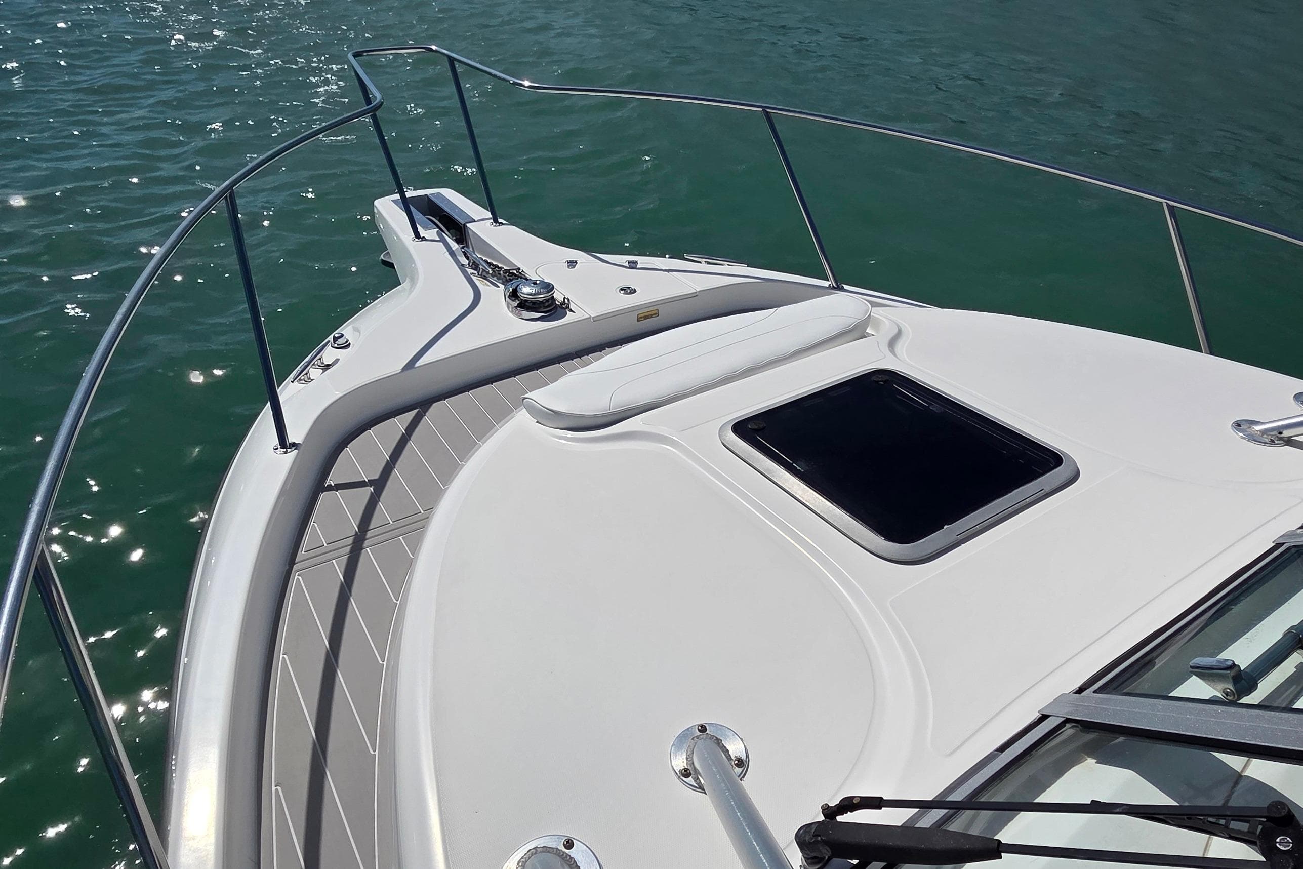 2007 Boston Whaler 305 Conquest boat deck on calm water.