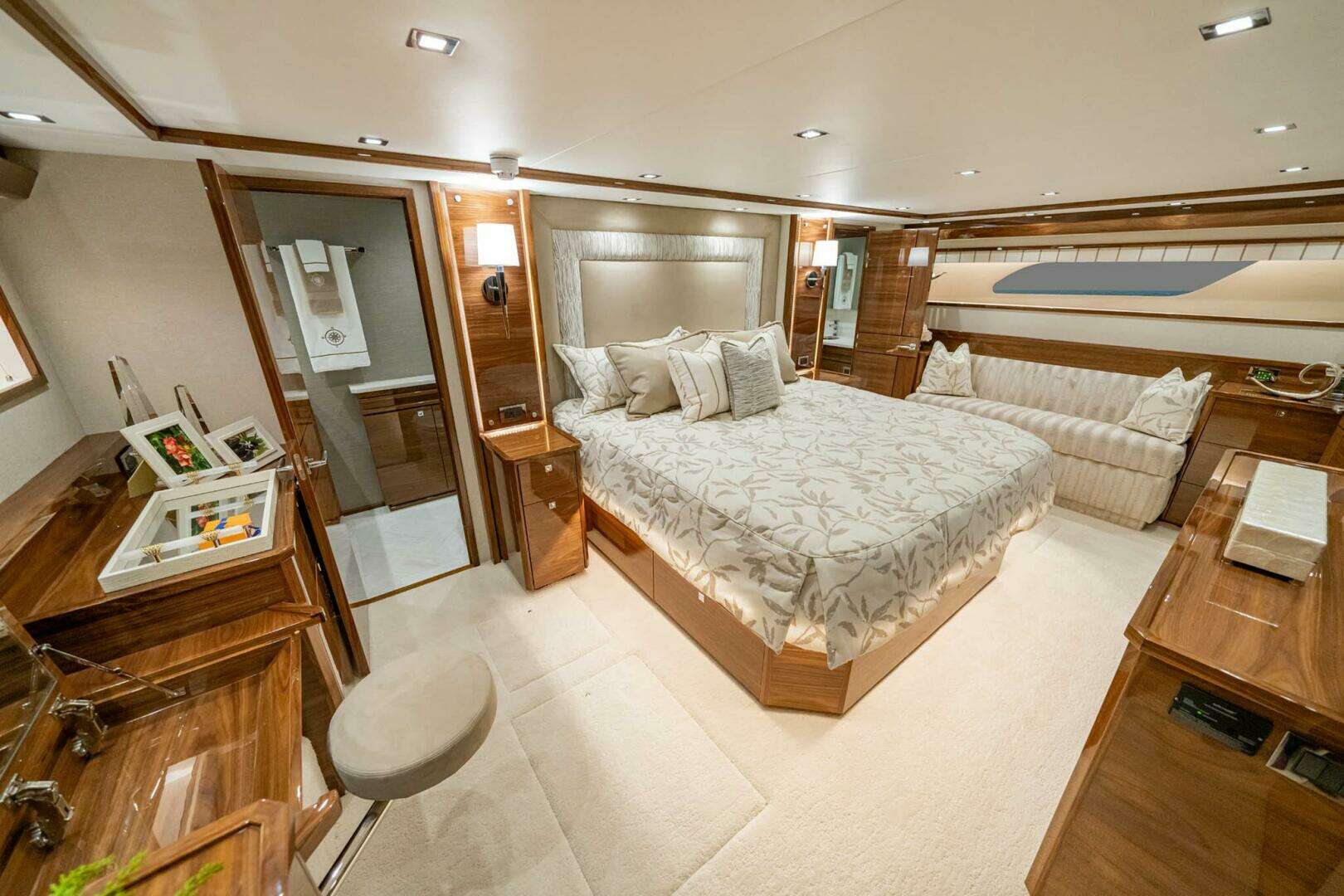 2026 Viking 90 Sky Bridge - Image 19