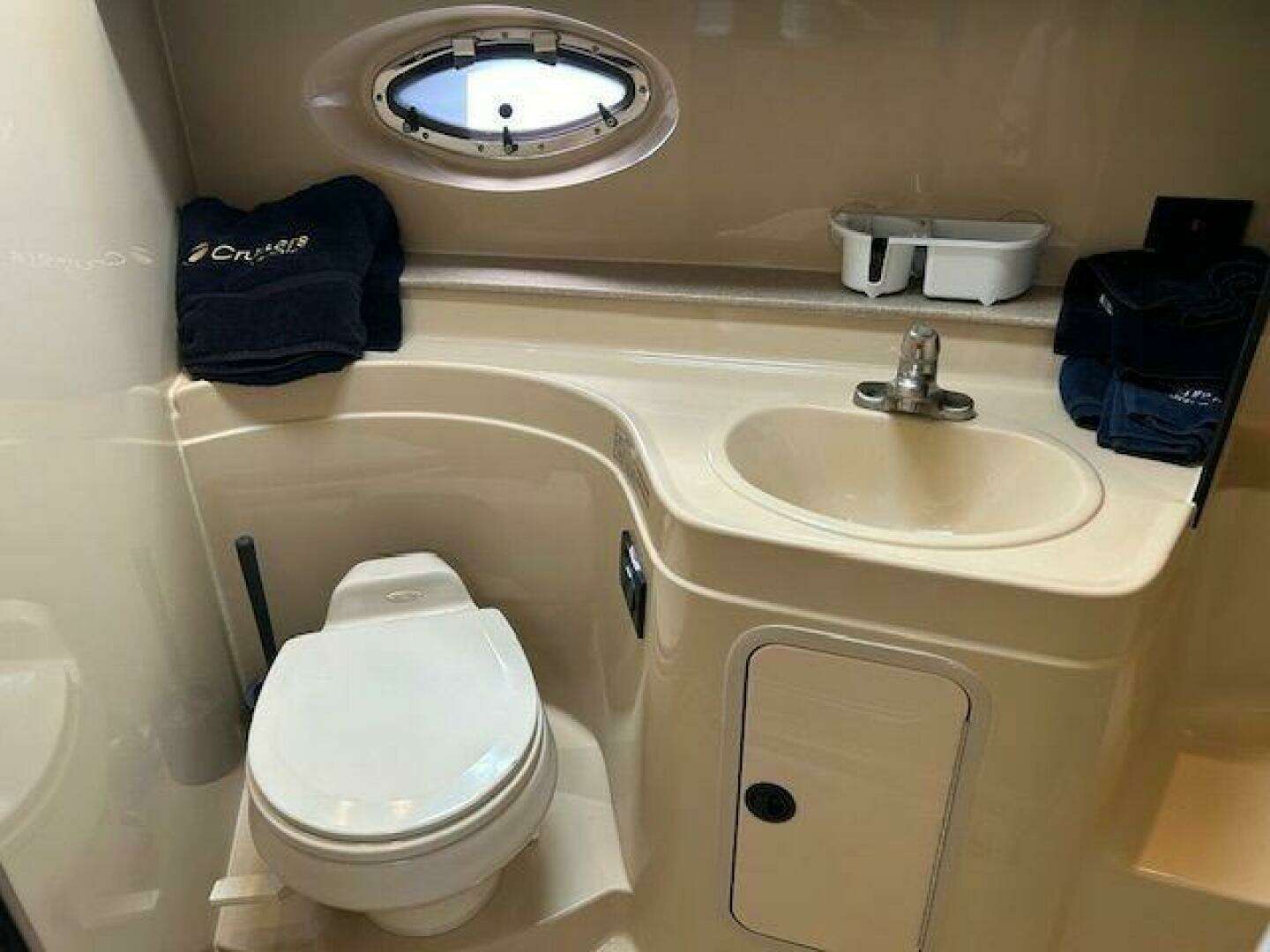 2004 Cruisers Yachts 340 Express - Image 38