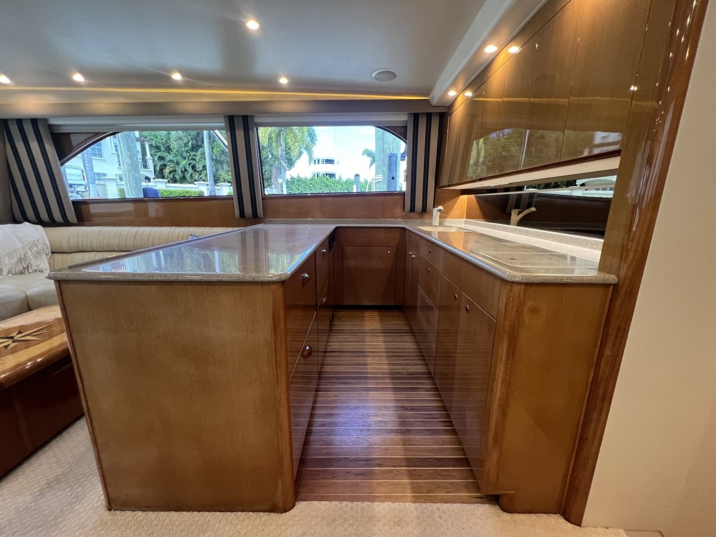 2003 Viking 52 Convertible - Image 24