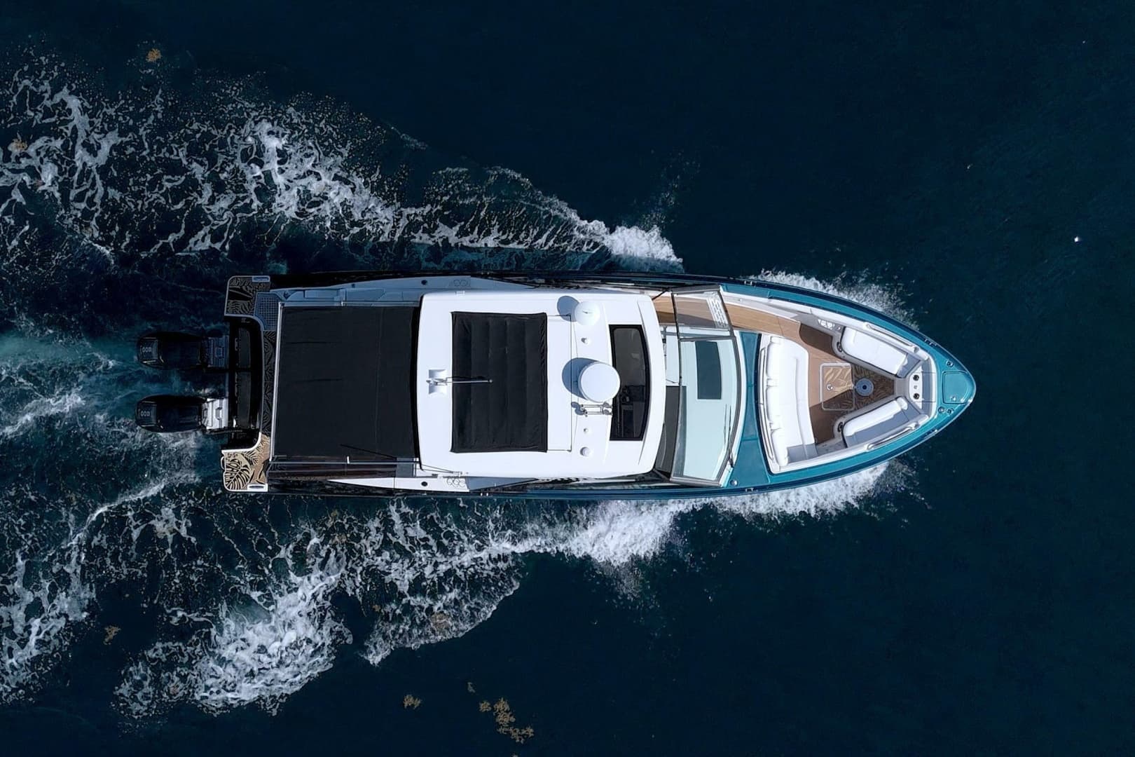 2021 Sea Ray SLX 400 Outboard - Image 3