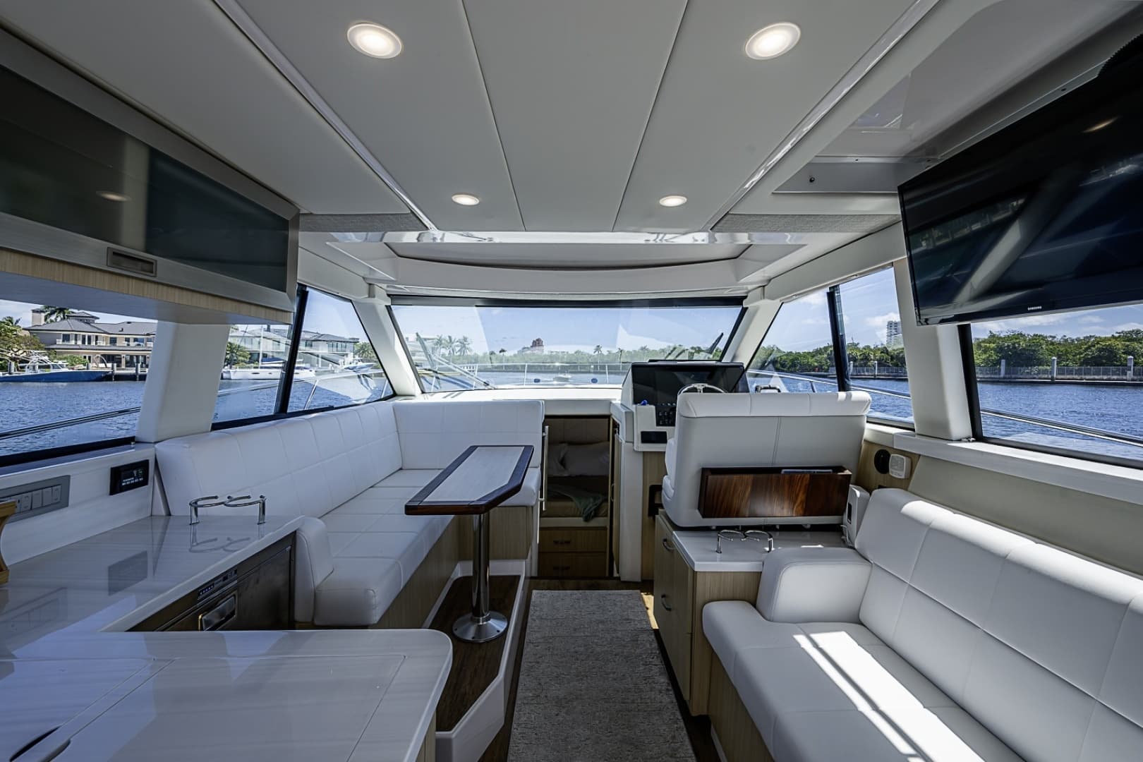 2025 Regal 38 XO - Image 22