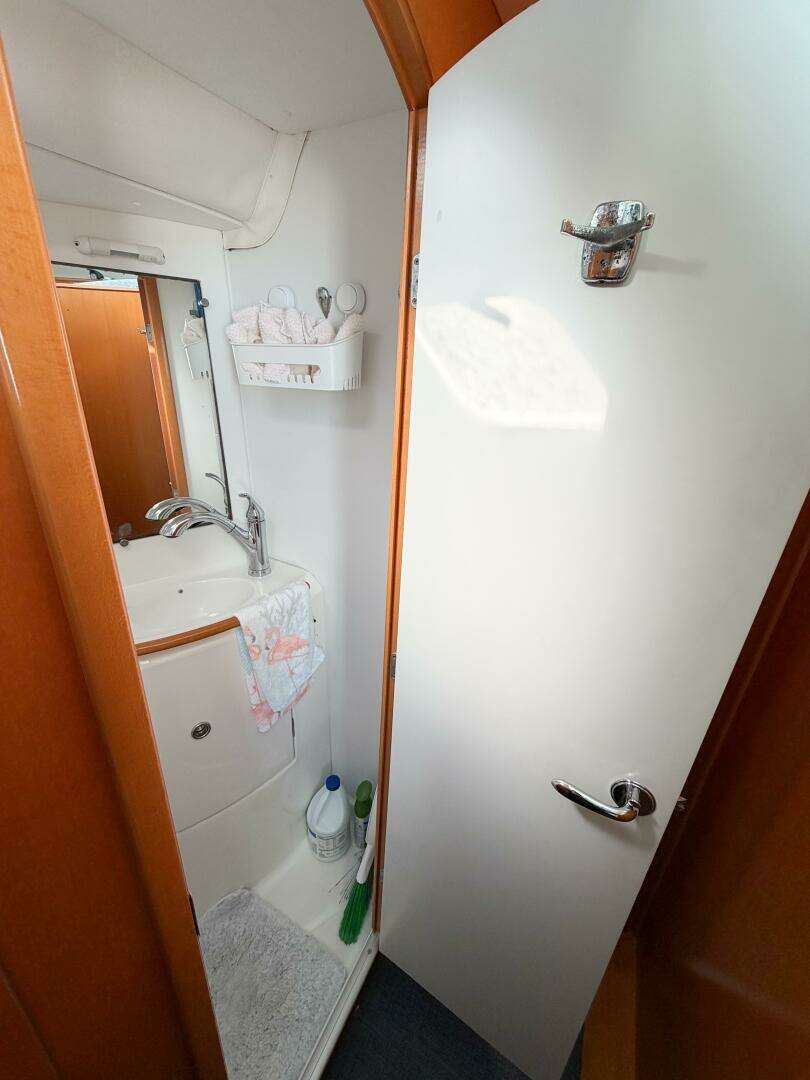 2005 Lagoon 380S - Image 66
