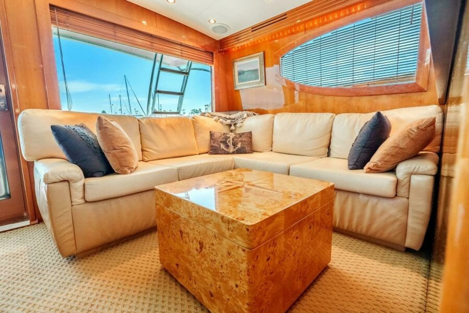 2004 Hatteras 54 Convertible - Image 9