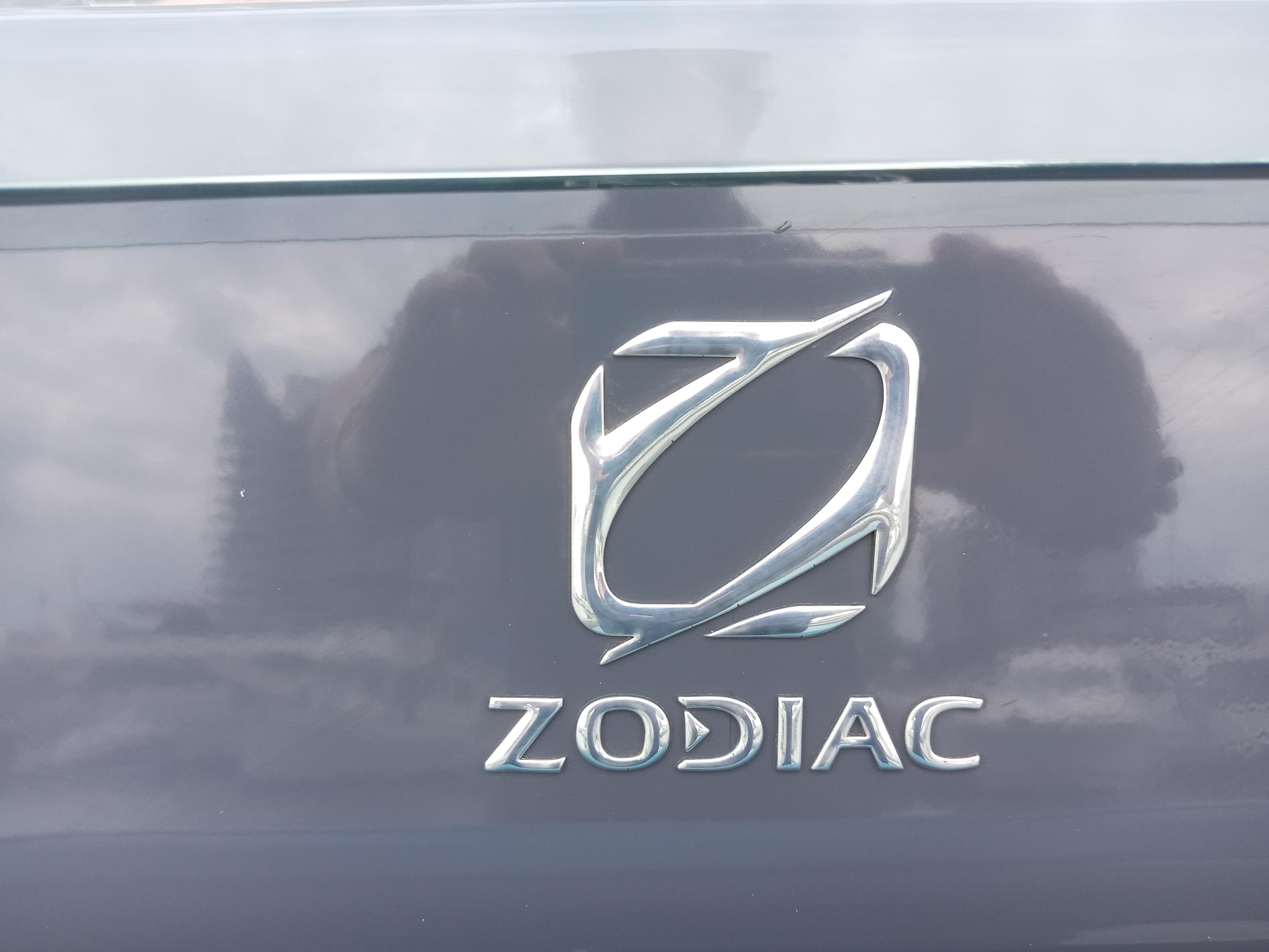 Zodiac Medline 6.8 logo on a 2022 model, featuring sleek metallic design.