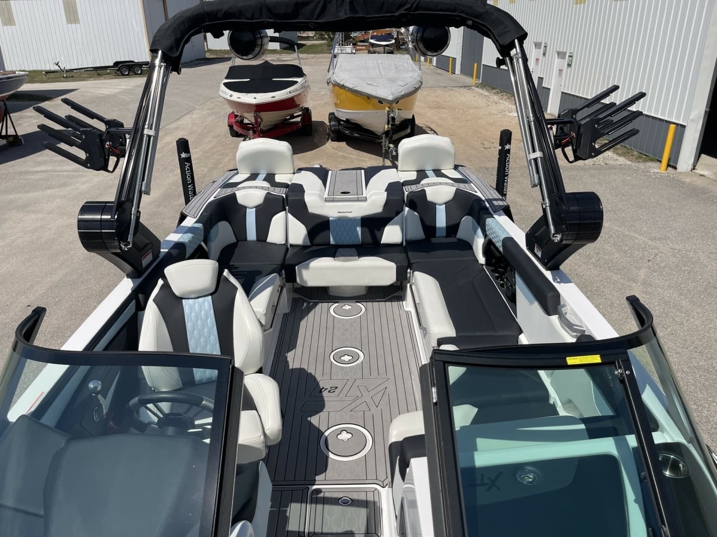 2022 Mastercraft XT24 - Image 20