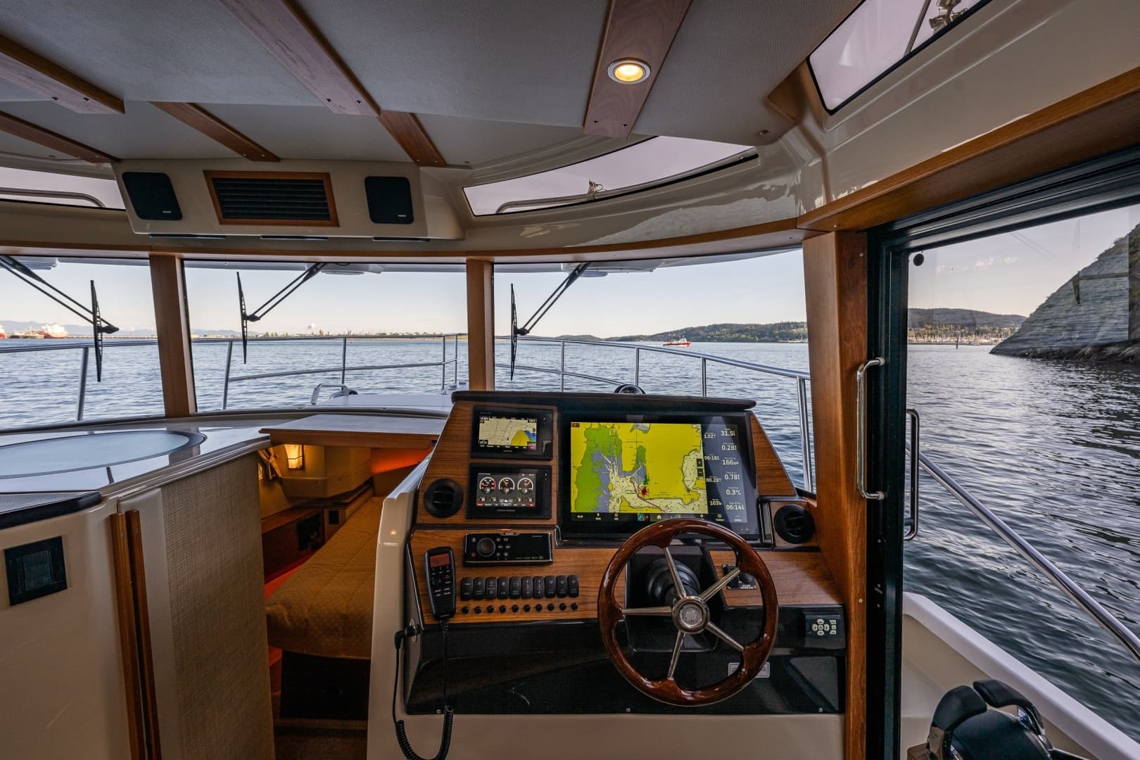 2020 Ranger Tugs R-41 CB - Image 12