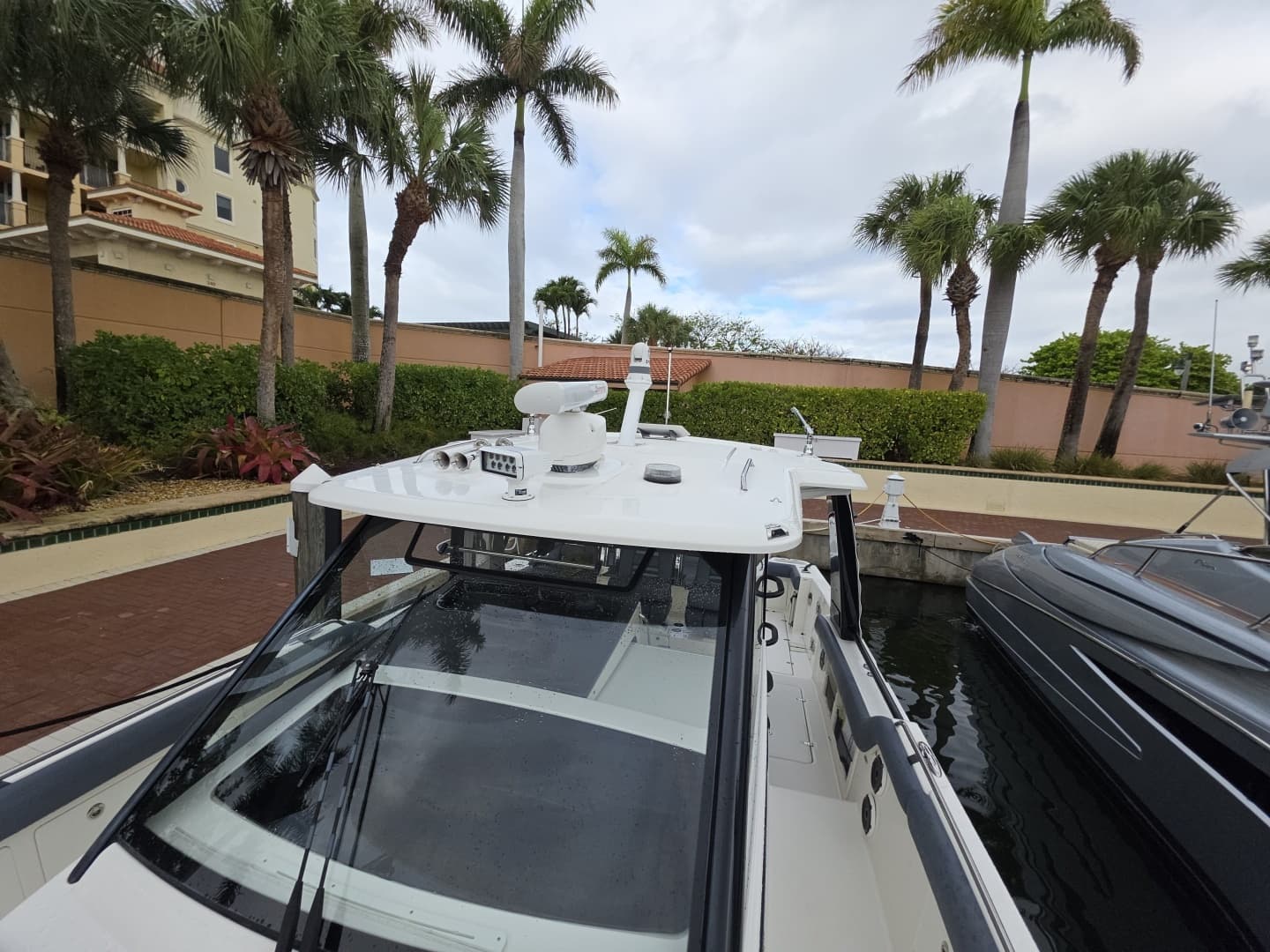 2021 Boston Whaler 420 Outrage - Image 44