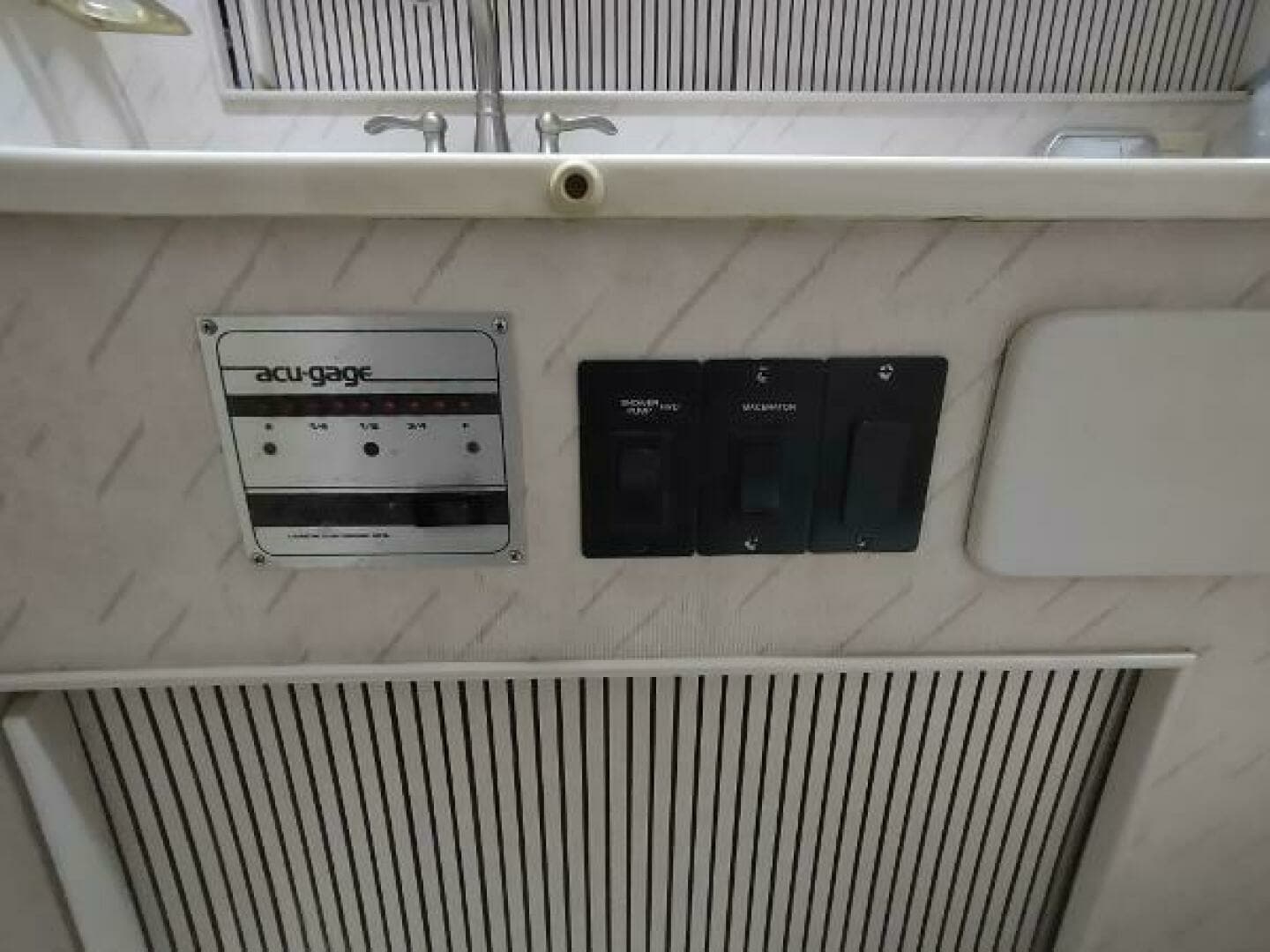 1988 Tollycraft 34 Sport Sedan - Image 22