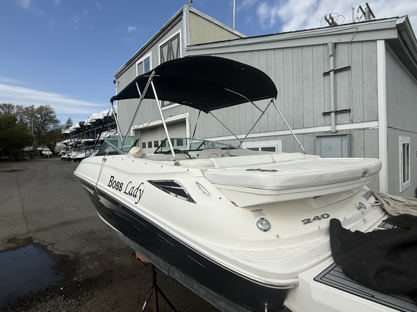 2015 Sea Ray 240 Sundeck - Image 3