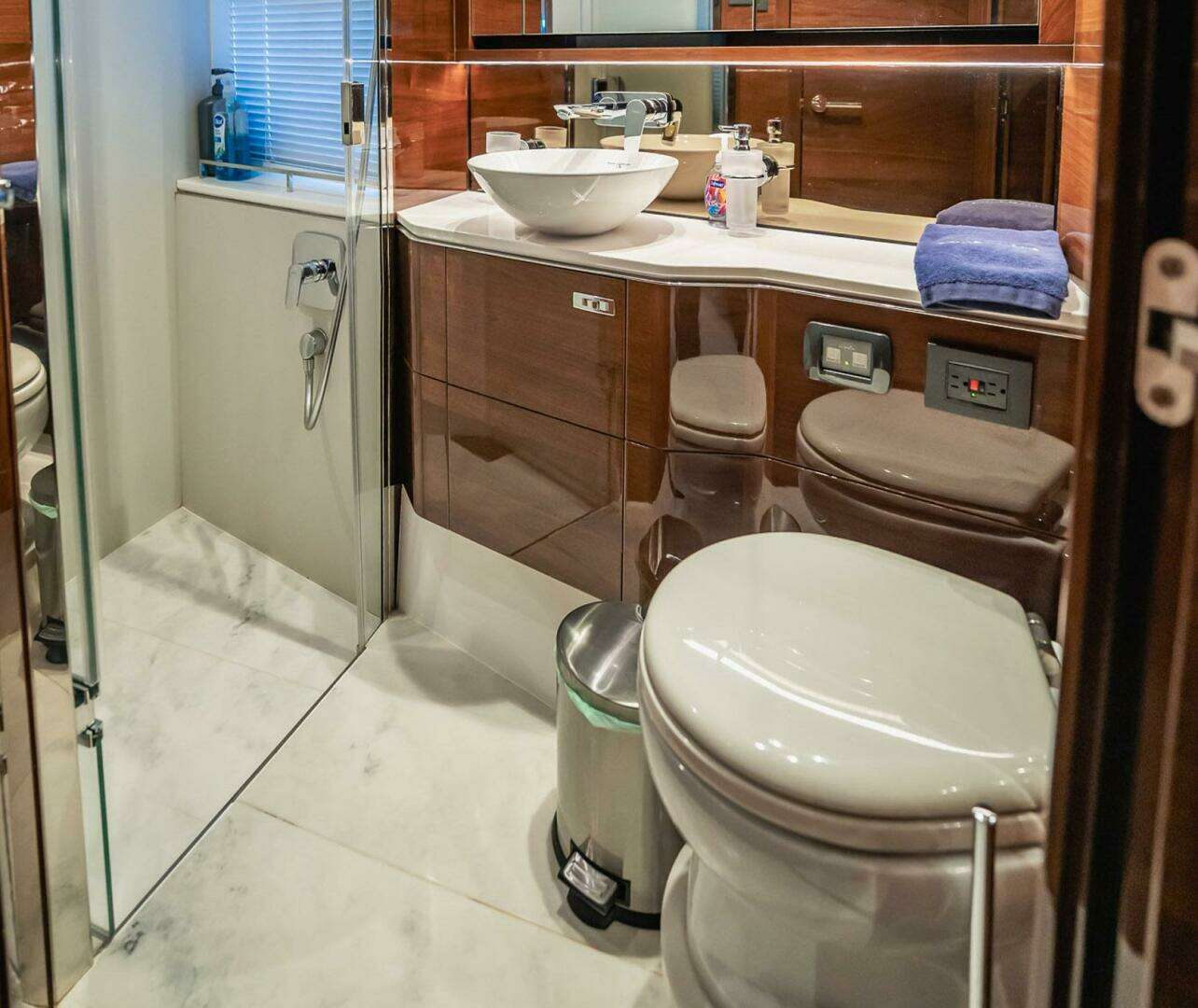 2019 Princess F55 - Image 21