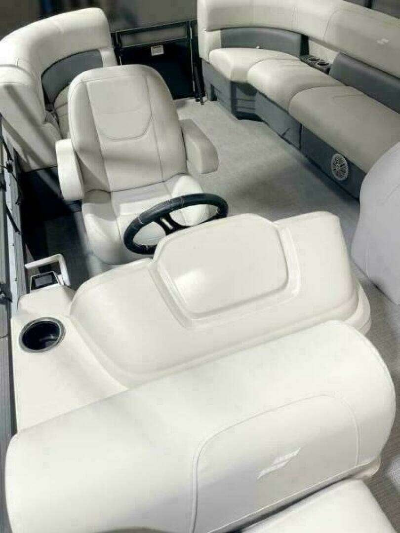 2024 Vision WX Tritoon - Image 3
