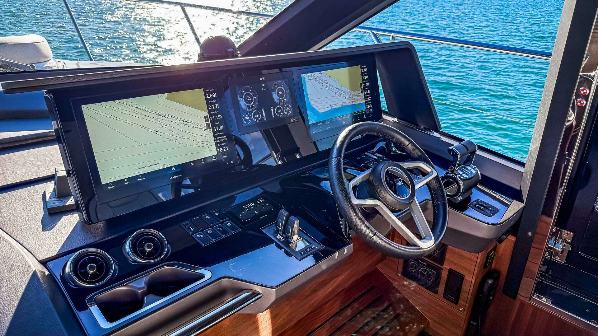 2026 Princess S65 Sportbridge - Image 42