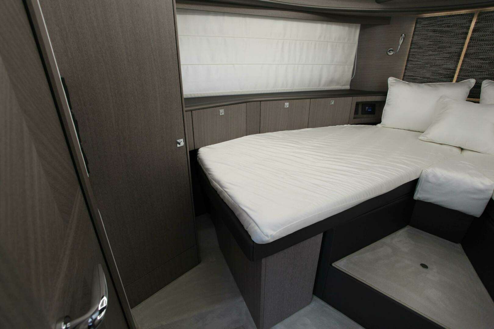 2025 Galeon — - Image 223