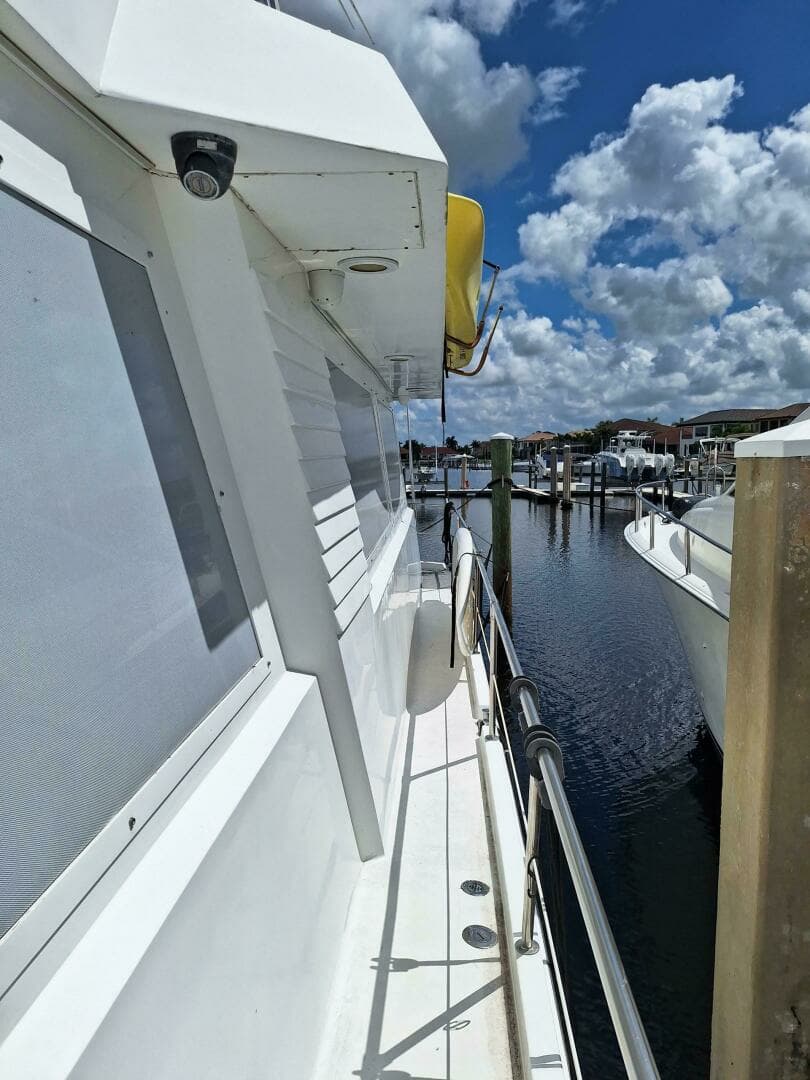 1988 Viking Motor Yacht - Image 26